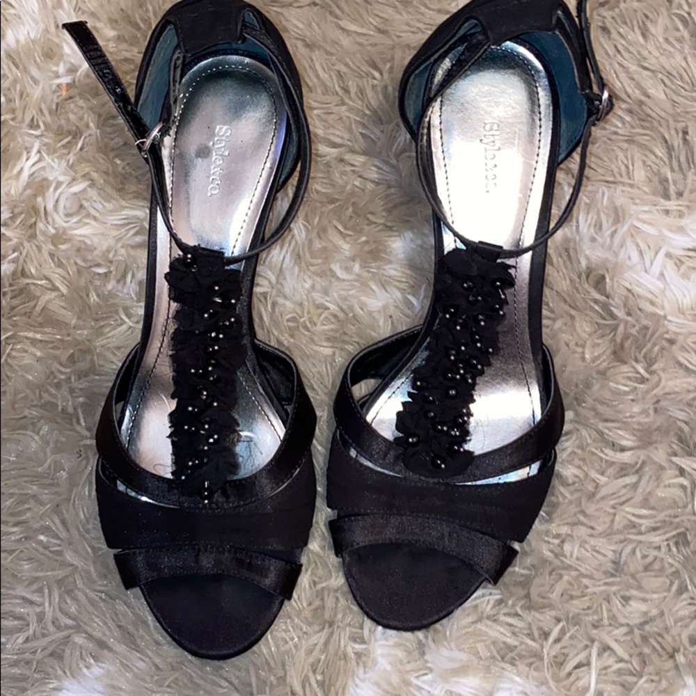 Small heeled shoes